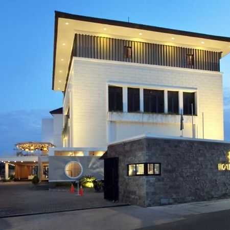 Helios Hotel & Convention Watampone Eksteriør bilde