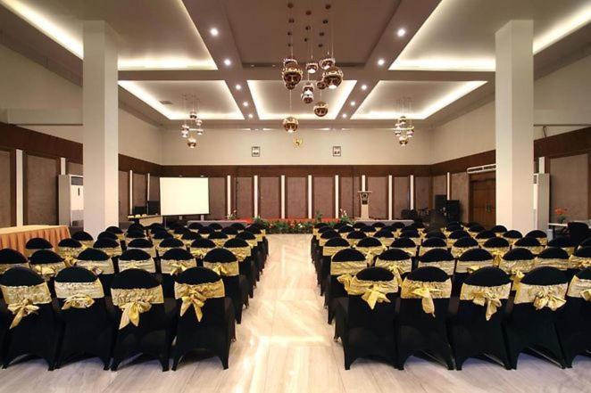 Helios Hotel & Convention Watampone Eksteriør bilde