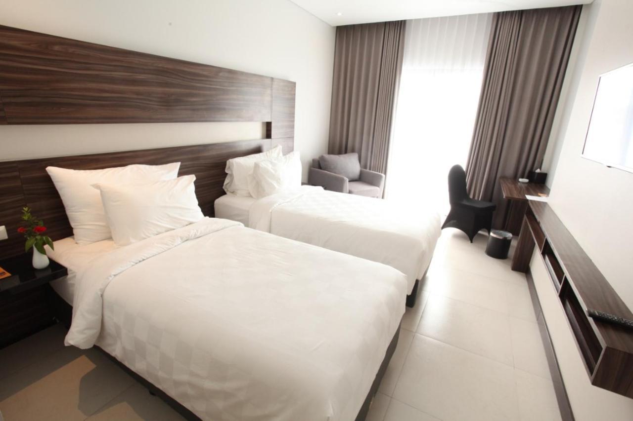 Helios Hotel & Convention Watampone Eksteriør bilde