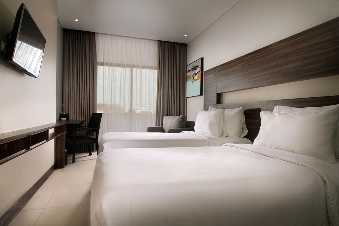 Helios Hotel & Convention Watampone Eksteriør bilde